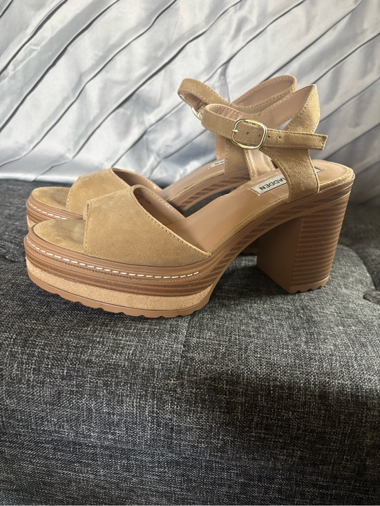 Steve Madden Shoes - Steve Madden Tan Suede Block Heel Sandals